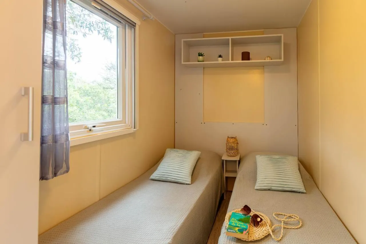 Holiday home L Arbousier, Mobil-Home Vue Degagee Sur La Mer Hyeres