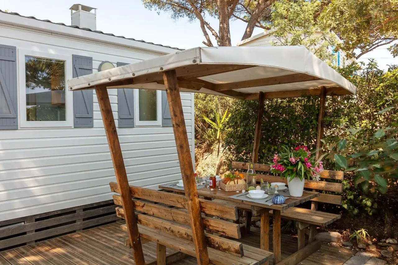 Holiday home L Arbousier, Mobil-Home Vue Degagee Sur La Mer Hyeres France