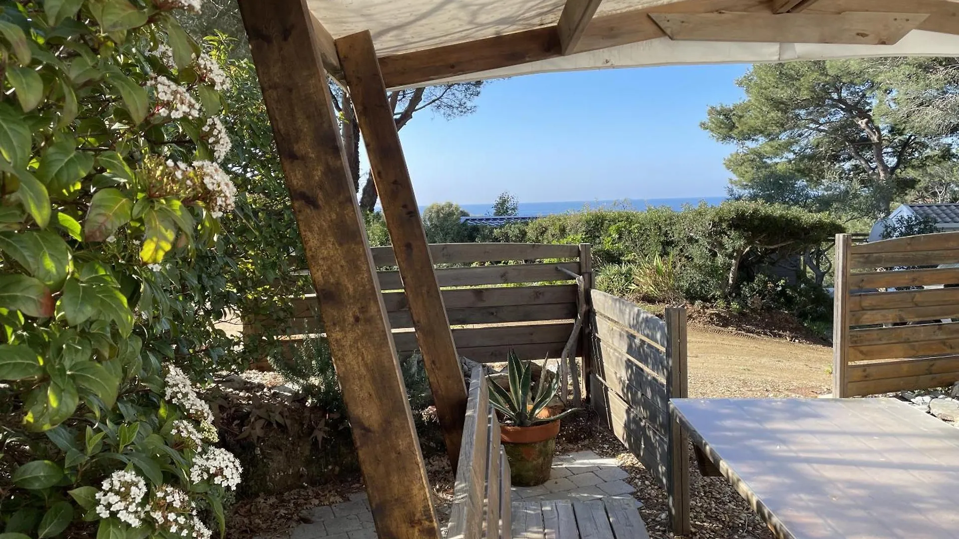 Holiday home L Arbousier, Mobil-Home Vue Degagee Sur La Mer Hyeres